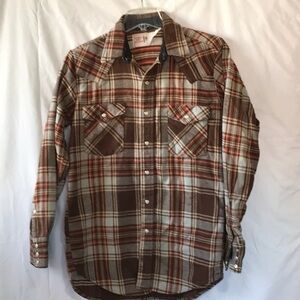 Vintage pre owned Saddle King Western  size medium.snap pearl buttons